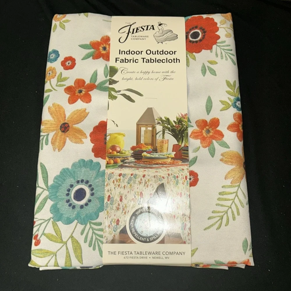 NWT Fiesta Floral Fabric Tablecloth